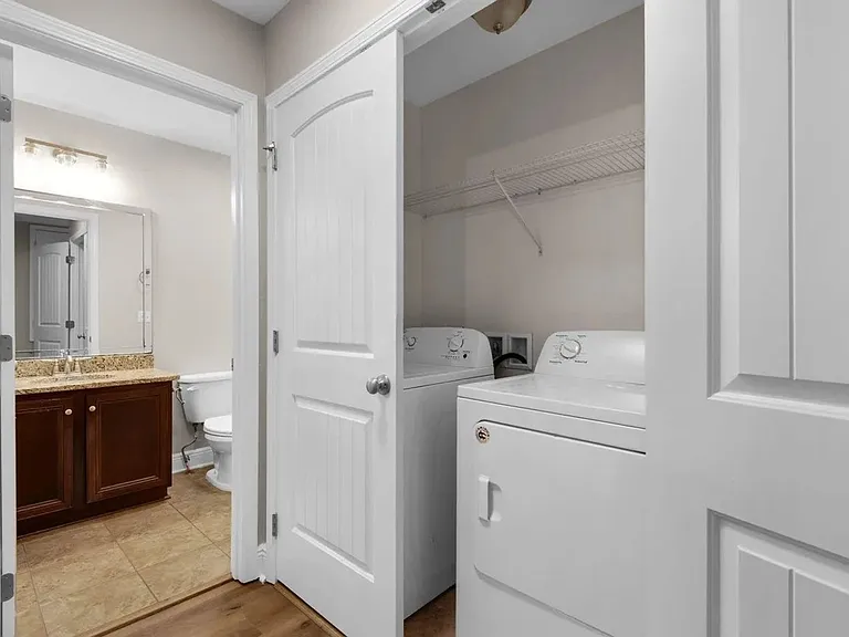 17 W Shady Oaks Ln #C — Photo 24