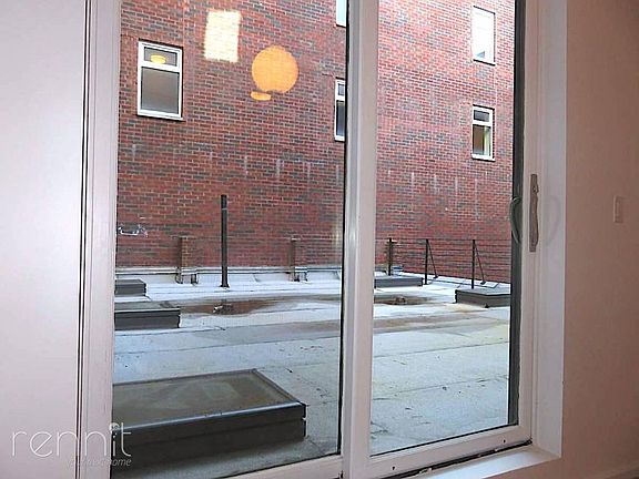 4th image of 212 Evergreen Ave #2