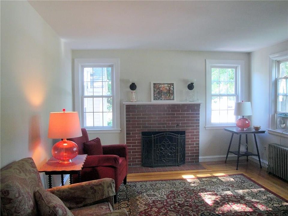 1st image of 222 Parkside Dr