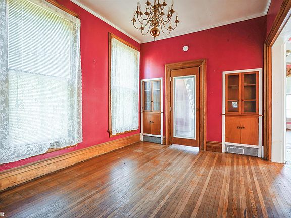 4th image of 901 Summer St
