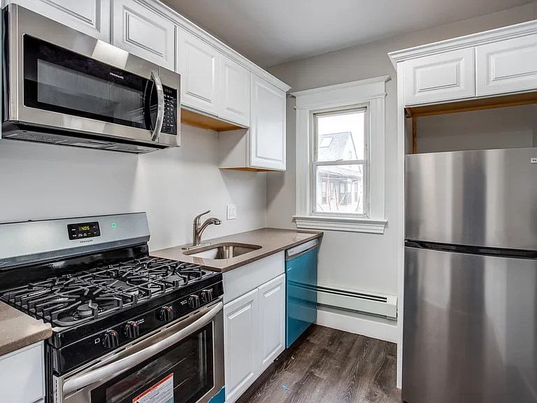 395 University Ave #2 — Photo 4