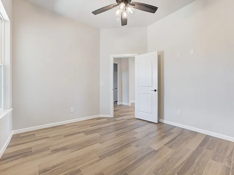 10421 SW 51st St — Photo 31