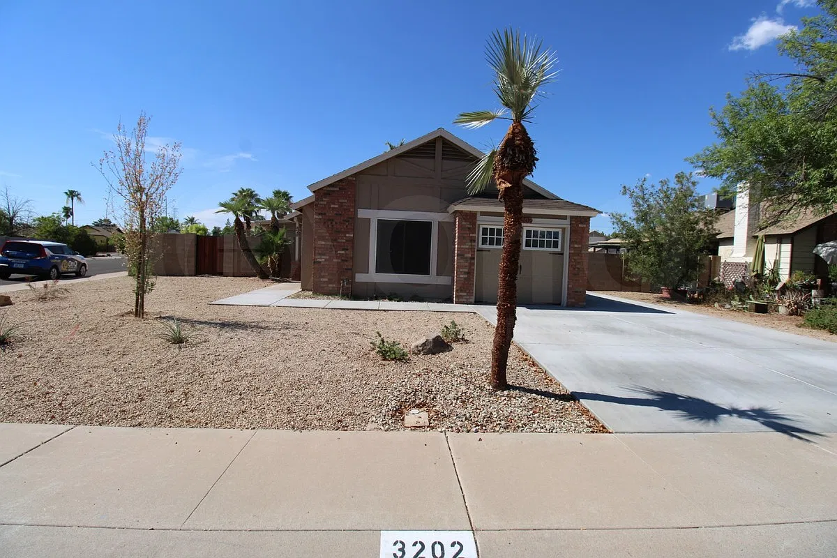 3 bed, 2.0 bath, 1143 sqft, $2,250 — Photo 1