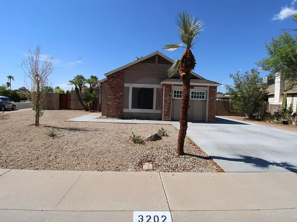 3202 N Ash Cir