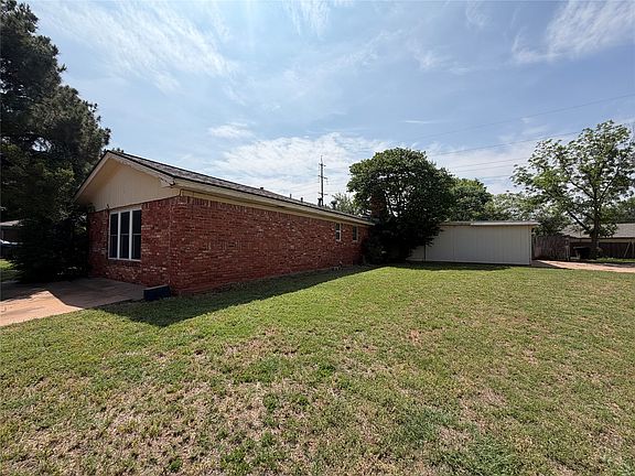 4th image of 4097 Brook Hollow Dr