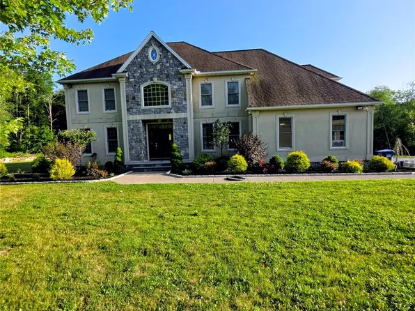 17 Meadow Crest Drive, Mahopac, NY 10541