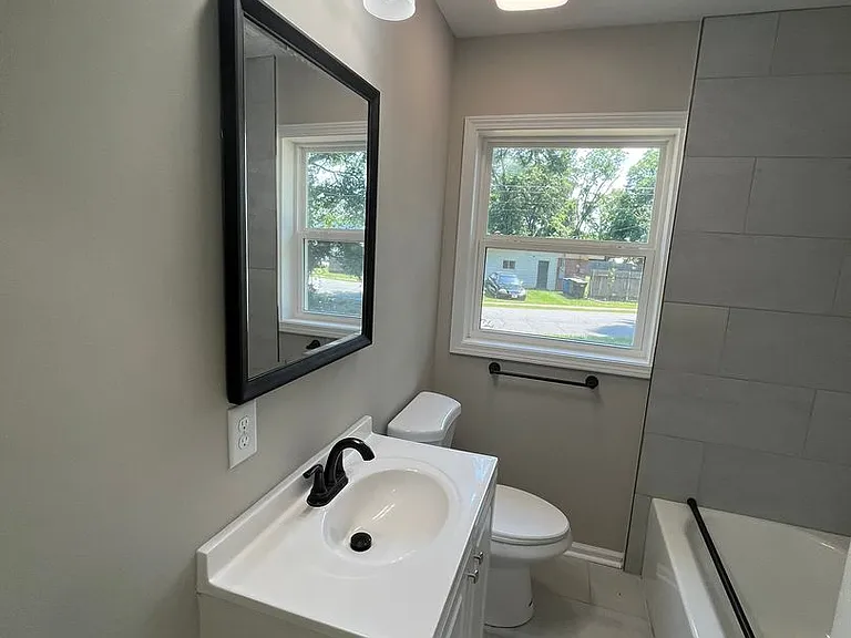 2102 Somerset Ave — Photo 3