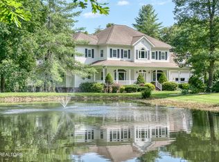 16 Basses Creek Ln, Crossville, TN 38572