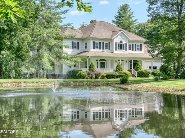 16 Basses Creek Ln, Crossville, TN 38572