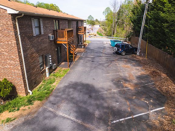 5th image of 499 N Hawkins St