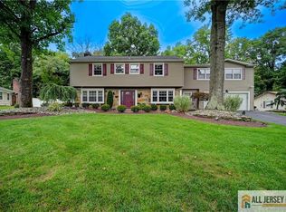 8 Dogwood Cir, Matawan, NJ 07747