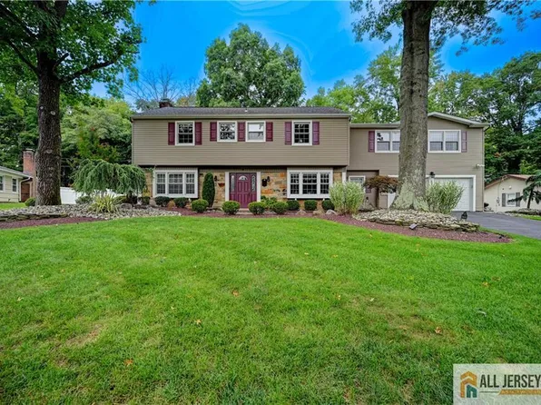 8 Dogwood Cir, Matawan, NJ 07747
