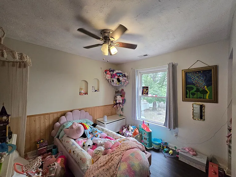111 Greentree Dr — Photo 8