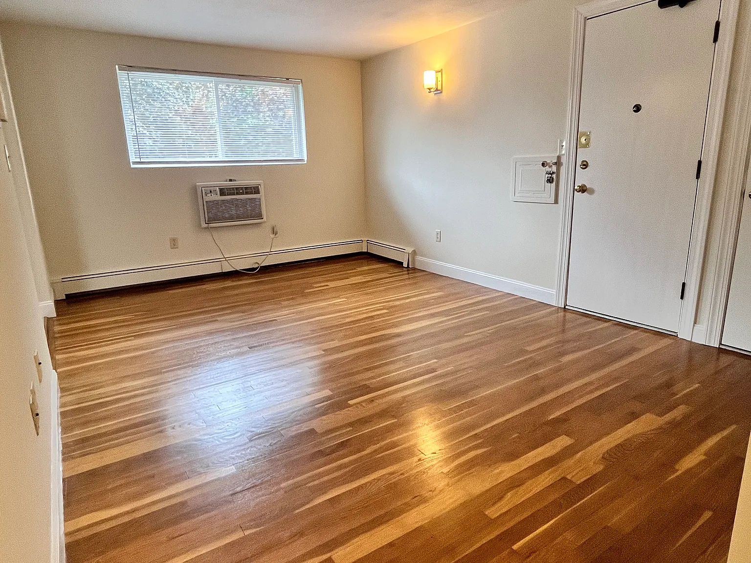 1 bed, 750 sqft, $1,950 — Photo 4