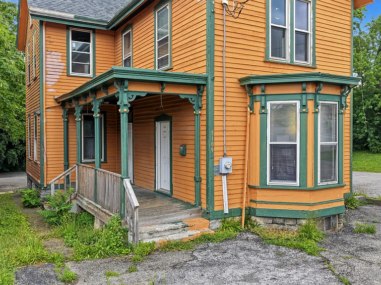 5109 Montgomery Rd — Photo 2