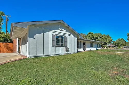 340 W Caroline Ct Photo 1