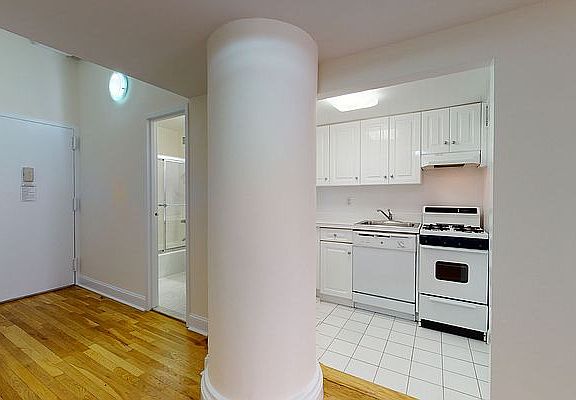 4th image of 1 Astor Pl APT 7H