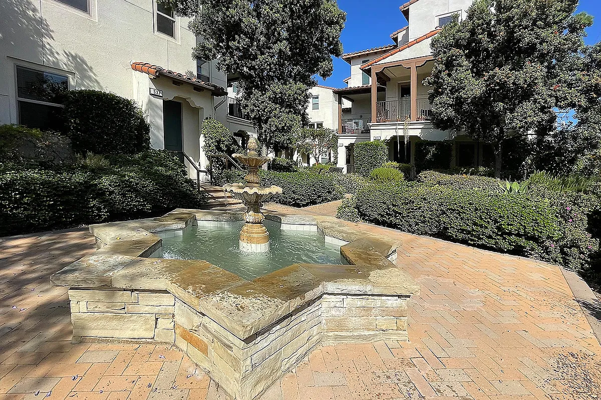Building Photo - 555 E Montecito St