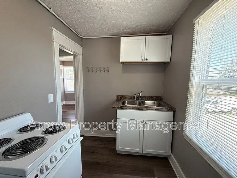3502 S 51st St #3 — Photo 5