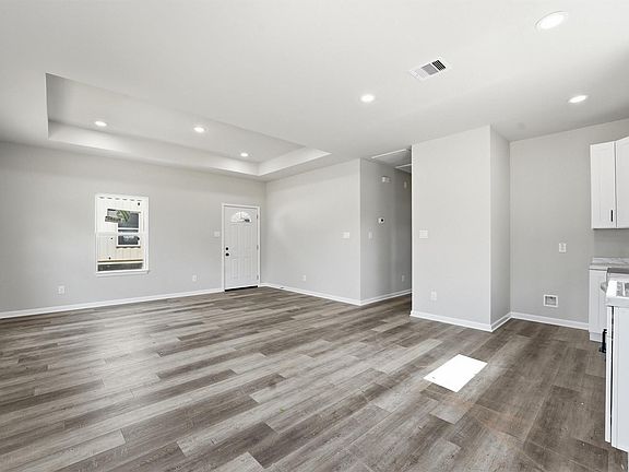 5th image of 2250 Cable Ave