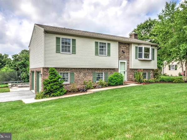 12 Pewter Dr, Lititz, PA 17543