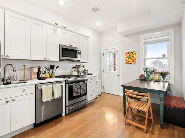 37 Calumet St, Roxbury, MA 02120