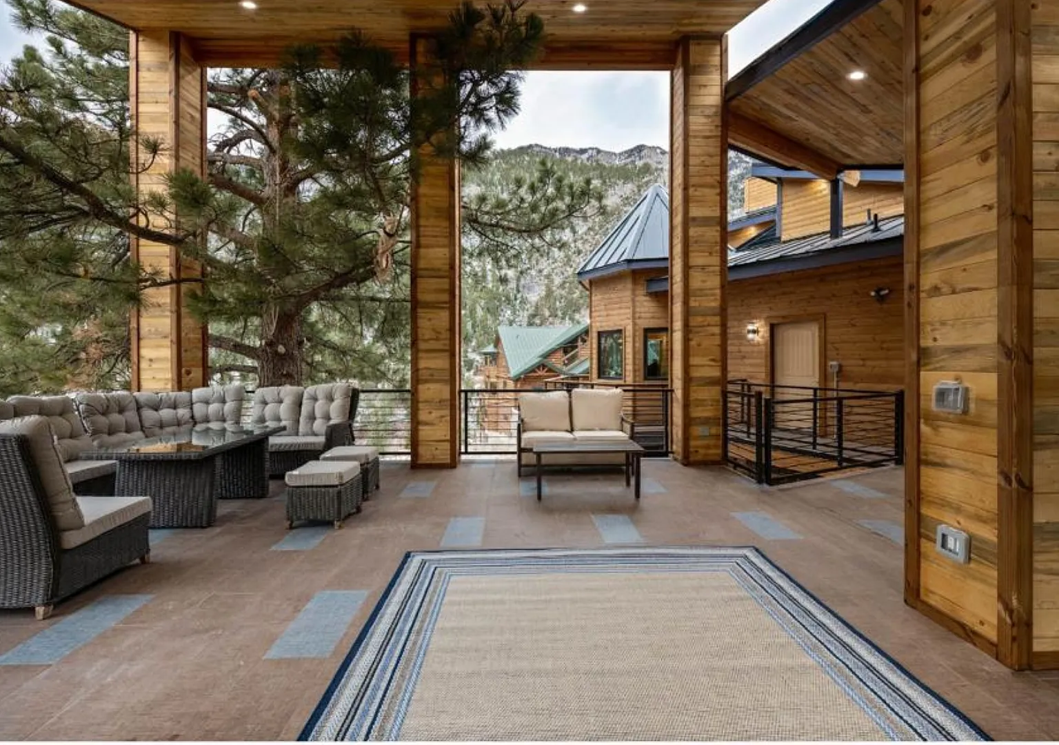 5 bed, 6600 sqft, $7,450 — Photo 2