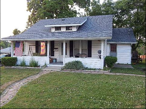 1st image of 202 E 10th St