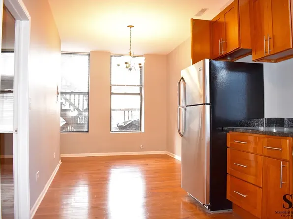 450 N May St APT 2R, Chicago, IL 60642