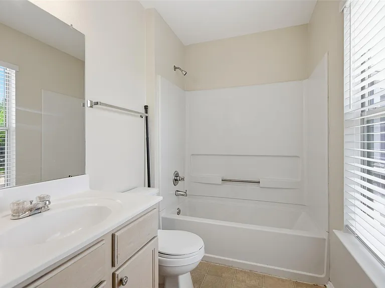 10316 Garbacz Dr — Photo 16