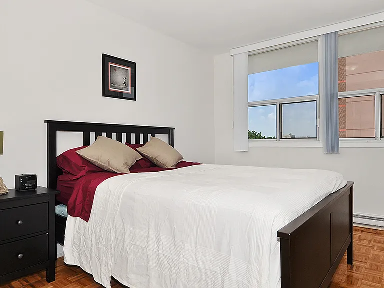 445 Eglinton Ave E — Photo 13