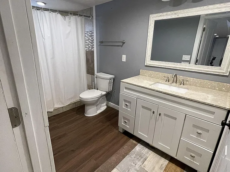 615 W 30th St #6 — Photo 3