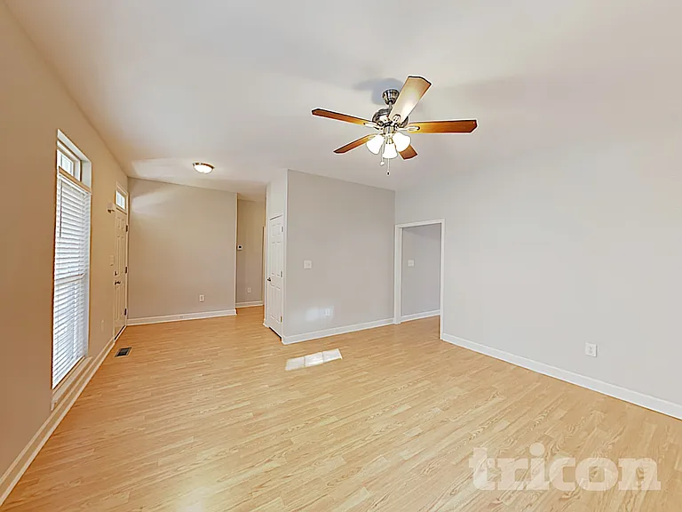 805 Stratford Rd — Photo 3