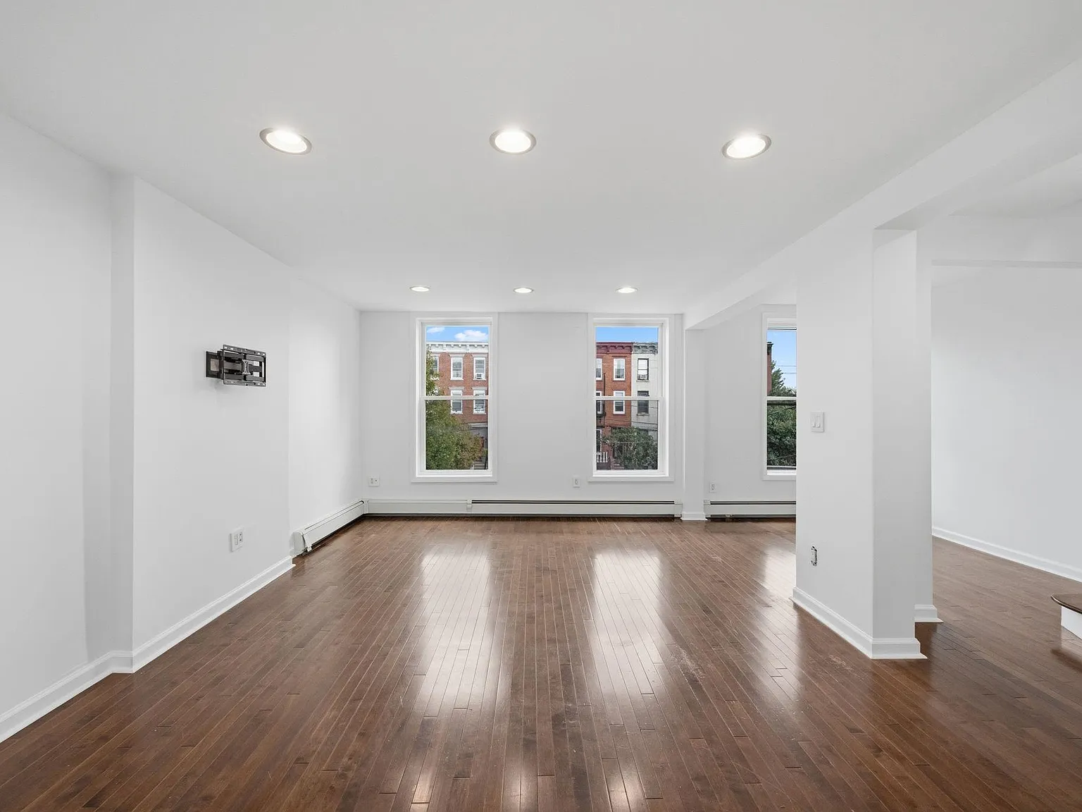3 bed, 1.5 bath, 1500 sqft, $3,000 — Photo 2