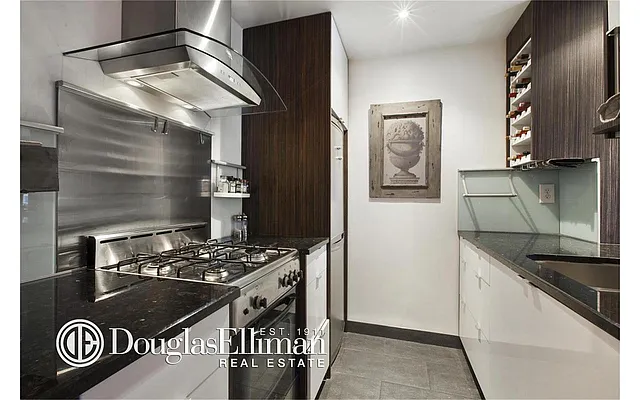 Rented by Douglas Elliman | media 7