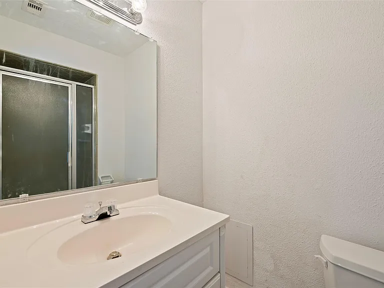 2402 21st Ave N — Photo 24