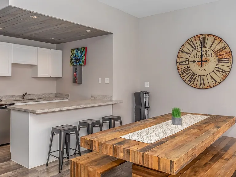 Aqua Apartments — Photo 9