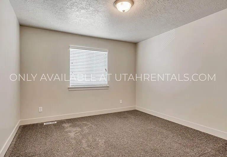 352 W 530 S — Photo 9