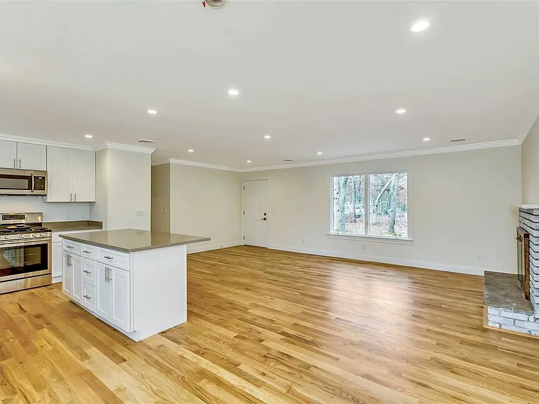 51 Ocean Ave — Photo 8