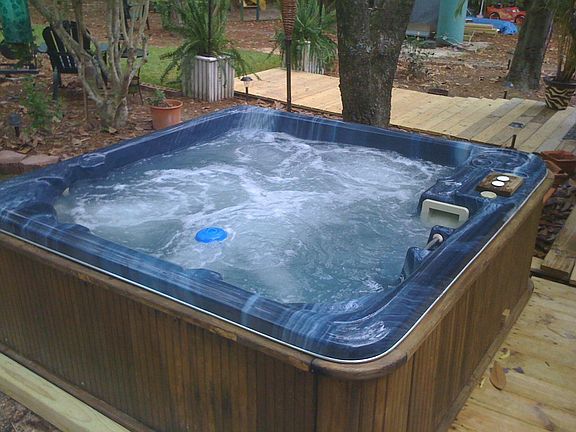 Jacuzzi stays with home