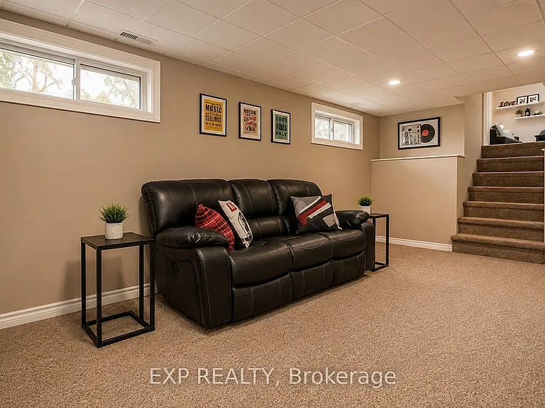 33 Fairlawn Rd — Photo 27
