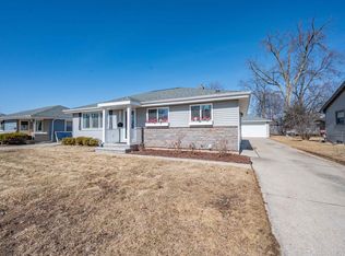 1130 W Taylor St, Appleton, WI 54914