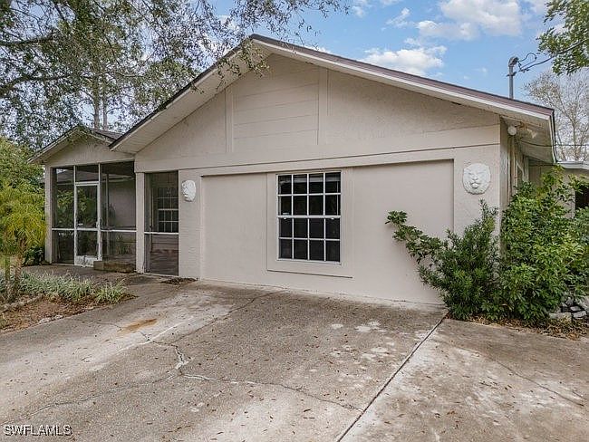 1st image of 902 Louis Ave