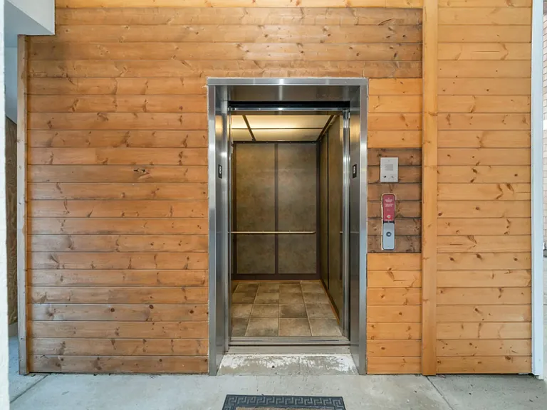 224 N Holladay Dr #201 — Photo 11