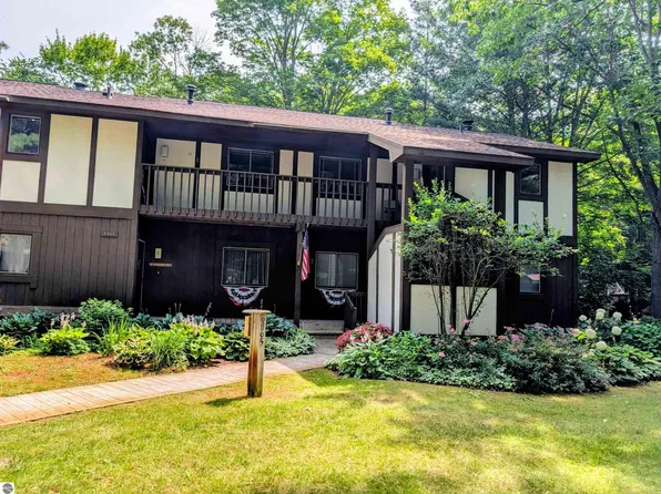 6865 Pinebrook Dr Unit 11, Bellaire, MI 49615