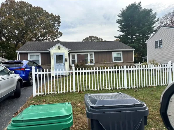 36 Lindy Ave, Warwick, RI 02889