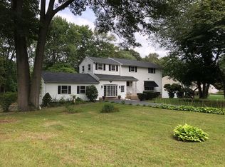 16 Red Brick Ln, North Haven, CT 06473