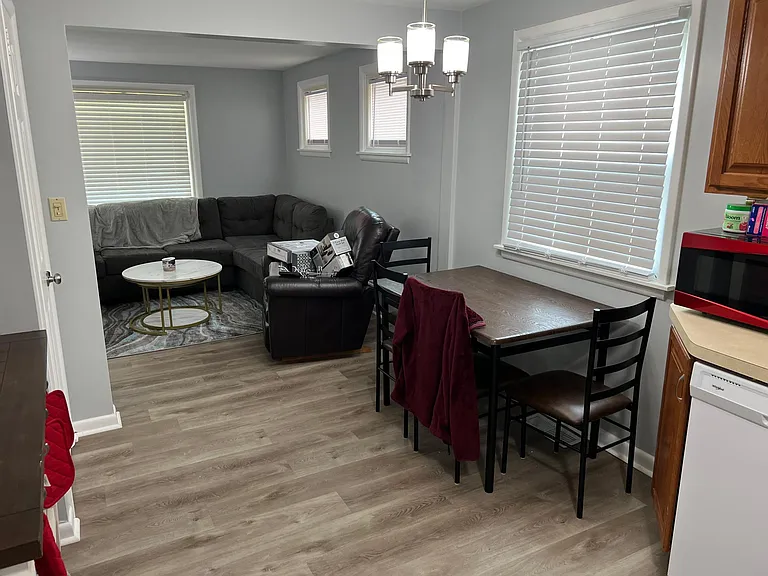 1625 Everett Ave — Photo 6