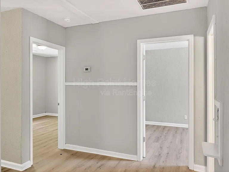 437 Carver Ln — Photo 5