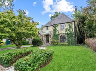 82 Allenwood Rd, Great Neck, NY 11023